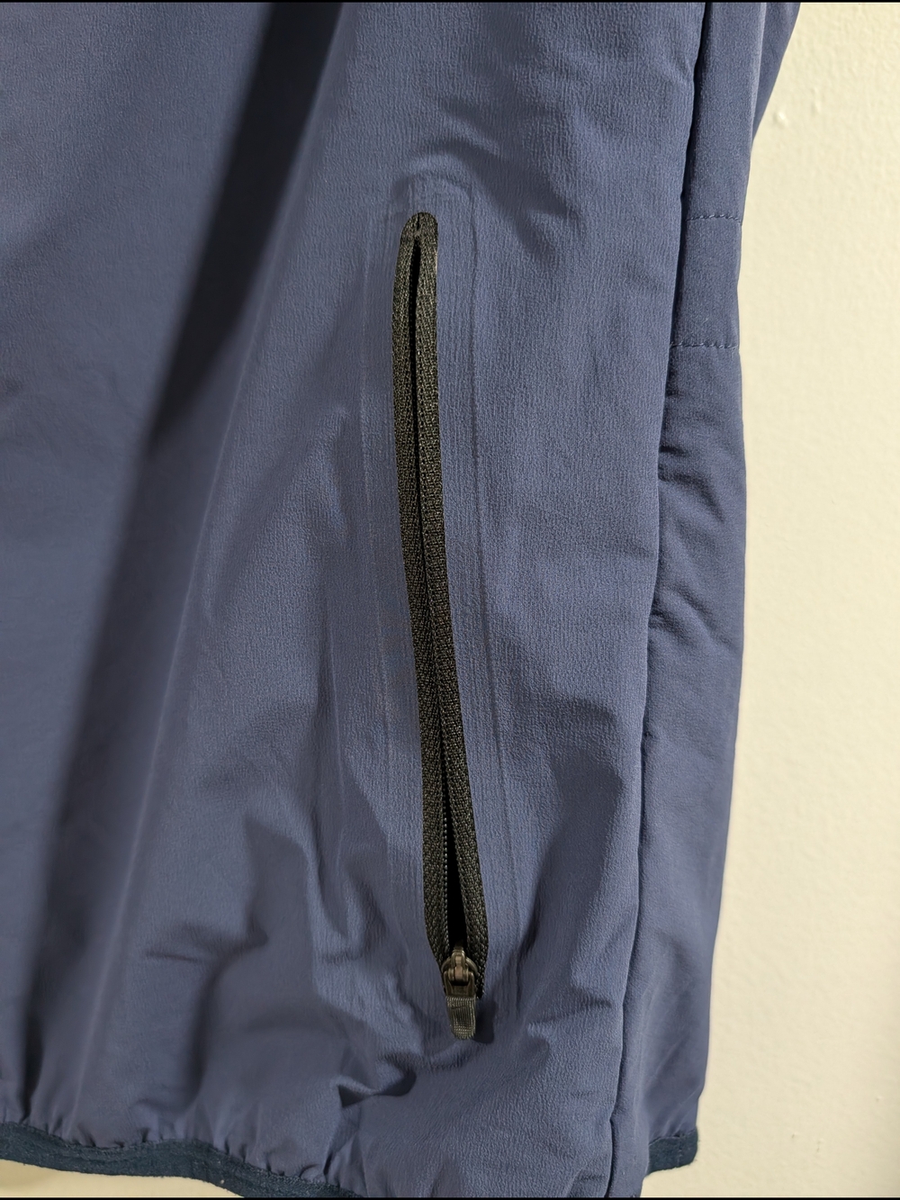 Nike Men's Aerolayer Vest in Navy Blue - Picture 3 of 7
